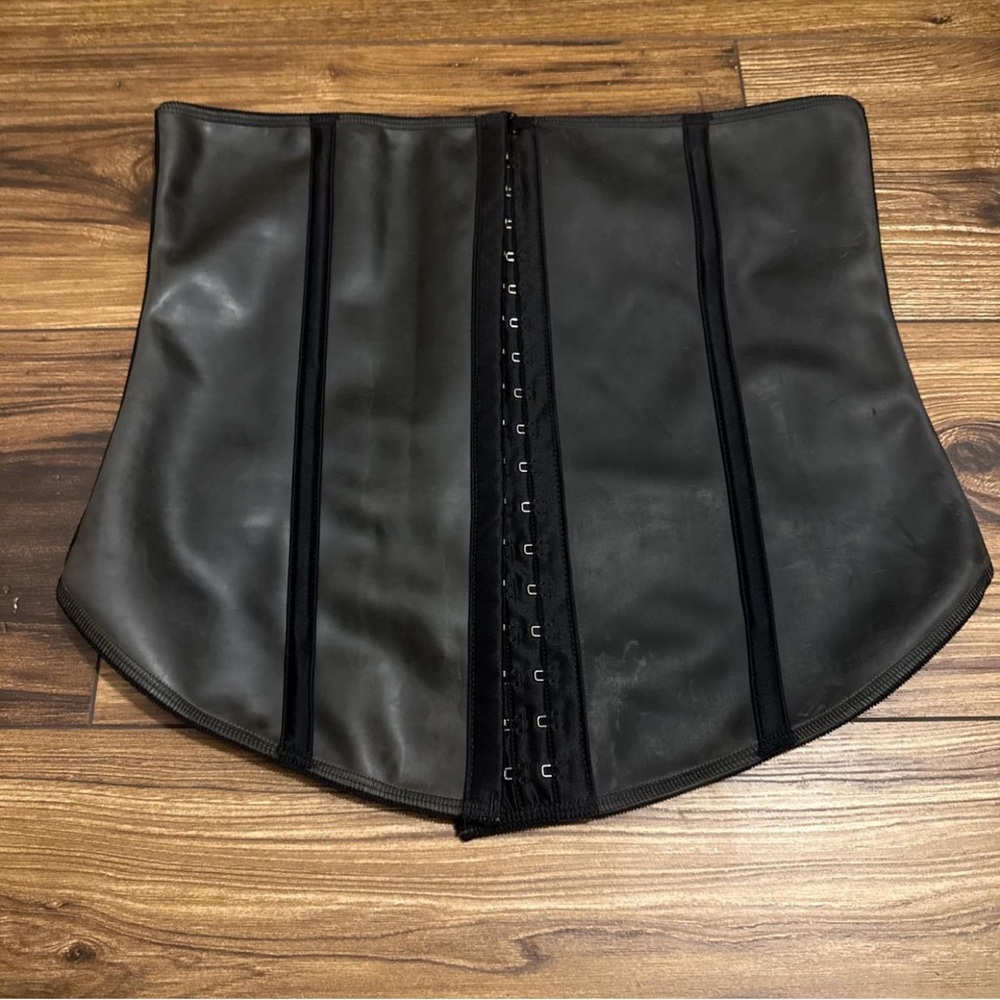 Leonisa Support Waist Cincher Black